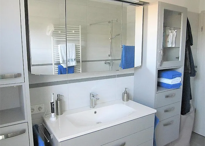 Im Kirschfeld - 5* *